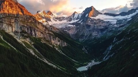 探索加拿大落基山脉的壮丽奇迹:哥伦比亚冰原之旅