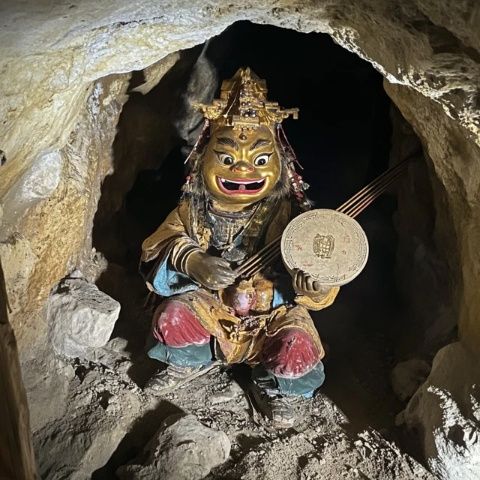探秘陕西三原柏社村地坑窑:地下四合院的建筑奇迹与美食之旅