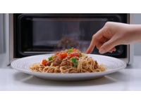 如何巧妙利用微波炉提升厨房效率？