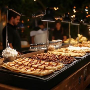 摆摊创业必火小吃:煎饼果子、烤肠与手抓饼的简单盈利之道