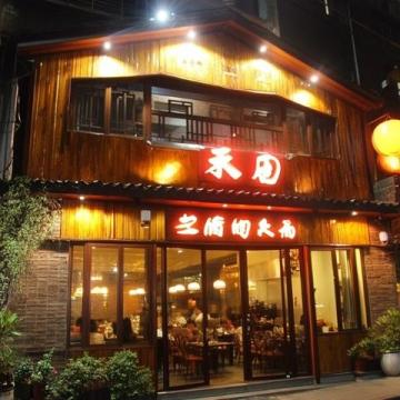 成都老旧小区里的卤肉店