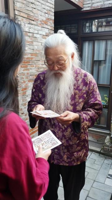 不可思议!江苏连云港,杨先生回来给爷爷过90大寿