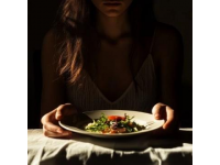 摆脱食物依赖：妙龄女孩进食障碍治疗历程解析（上）
