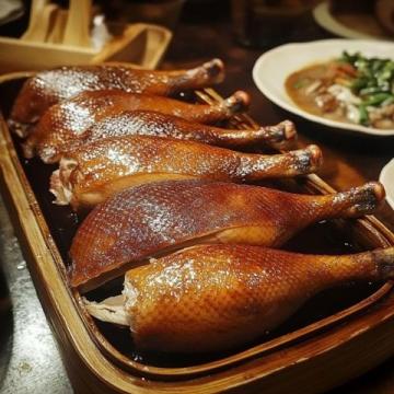 鹰潭四大特色美食:天师板栗烧土鸡、上清豆腐、泸溪鱼与牛肉粉推荐
