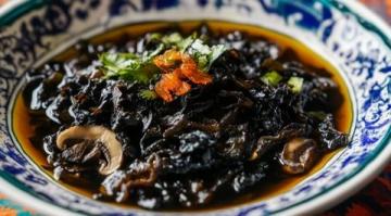 家里炒腰花容易吗?这道菜到底是怎么做的?看完视频后,您可以轻松制作出鲜香爽脆和不腥不柴的酱爆腰花。
