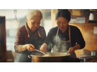 敬汉卿女友与林大厨同台学做菜共创百秒黄花鱼美食视频