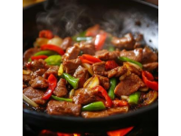晚餐吃啥好？推荐一道牛肉炒青椒，鲜嫩多汁停不下嘴！