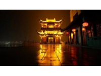 哈尔滨当地有哪些特色哈尔滨当地特色丰富多样，涵盖美食、建筑、文化艺术等多个方