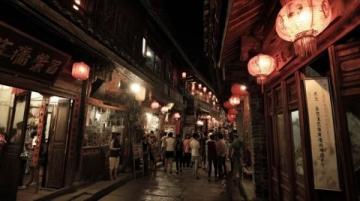 湘西三站游:凤凰古城、德夯苗寨和芙蓉镇,每个地方都有着独特的魅力.