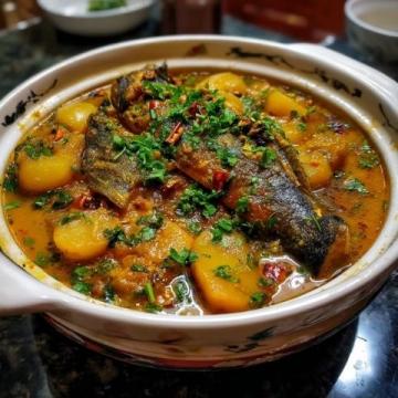 杭州作为中国著名的美食城市,拥有许多特色美食,以下是一些代表性的杭州特色美食