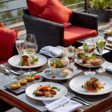 上海外滩W酒店The Kitchen Table探店体验:美食与美景的完美结合