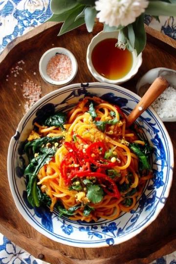 中西合流 美食推荐:川菜宫保鸡丁、意大利番茄肉酱面和夏日芒果西米露".