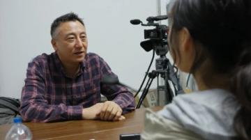 郭向北首次尝试修桌活计获师生赞赏