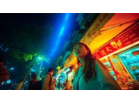 深圳南山夜市美食热闹非凡，小吃车遍布街头