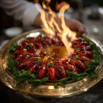 杭州滨江东方郡西区:特色卤味店推荐,酱鸭、凤爪等多口味满足你!
