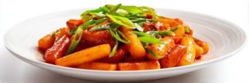 家常美食推荐:早餐番茄面、蒜香腊肉炒豆角及牛肉粉丝锅