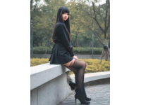 广州女子误踩油门撞塌祠堂，赔偿争议引发网友热议
