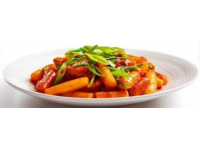 家常美食推荐：早餐番茄面、蒜香腊肉炒豆角及牛肉粉丝锅