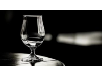 卡德CARTER酒吧:独特风格与品酒之美
