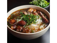 美食鸡汤面(传统中国菜肴：砂锅鸡汤面)