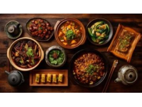 色彩斑斓的家常美食盛宴，让人垂涎三尺的美味佳肴