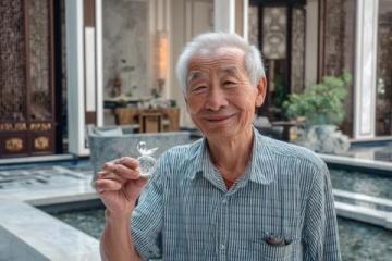新年黑明拿出珍藏12年的好酒和美食请与好朋友分享快乐
