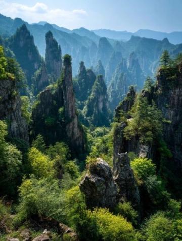湖北10大必去旅游景点推荐,涵盖景点特色、美食、住宿及交通方案(含地铁/公交)