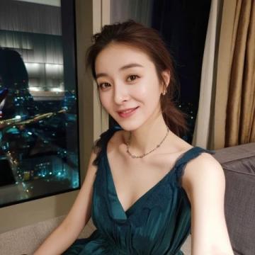 李晨甜蜜分享浪漫美食食谱，泡菜银耳燕窝羹滋补美味