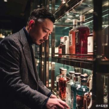 新年黑明拿出珍藏12年的好酒和美食请与好朋友分享快乐