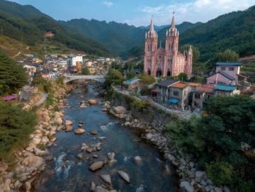 秦岭徒步探险:锅坑梁美景与路线指南