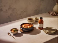 探寻韩国餐桌上的秘密——鱼露调味品的文化魅力及其在美食中的应用