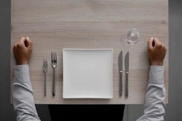 从餐桌到觉醒:美食中的灵魂修行与内在平和之道