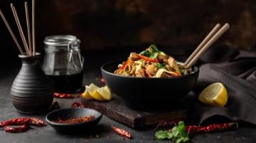 为何西方很少见炒菜?外媒称中餐为垃圾食品真相曝光