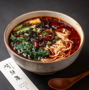 贵州特色美食:千年传承中的酸辣传奇与味蕾盛宴