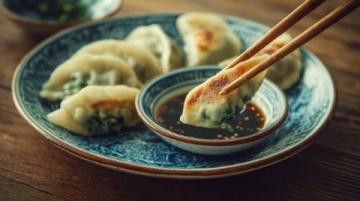 用英语介绍中国传统美食:饺子的故事与发展历程