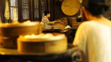 昆明岗头村“韶锅故里”:隐世美味,火塘火锅盛宴