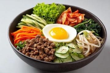春日清新三花凉面：黄瓜花樱桃萝卜豌豆苗组合