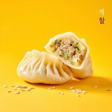 95后小伙复刻外婆秘方:1斤魔芋变5斤豆腐,酸菜一淋三碗饭打底