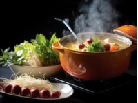 冬日里的一锅暖意盎然的板栗排骨鸡肉煲