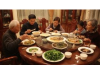 体验西安老字号曹家凉皮，40年传承的美味，值得一尝！