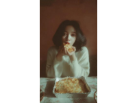 小时候爸妈把肉让给我吃，如今他们依然舍不得享受好日子