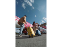 五一假期旅游热度飙升，反映出国内消费市场的强劲复苏和民众出行需求的高涨