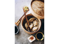 师傅揭秘：水晶饺子的秘诀——生粉与沸水烫面的正确做法！