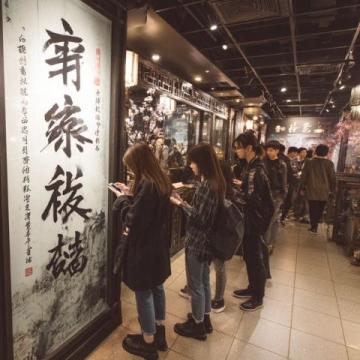 柳州人气爆棚！数百食客排队试吃网红小吃店，真有那么美味吗？