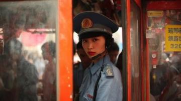 浙江海盐：女子订外卖迎来全副武装特警送达