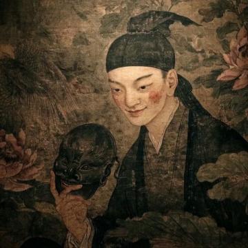 因为史湘云的脸上犯了杏斑癣,于是有了治疗药物蔷薇硝出场,但是被茉莉粉