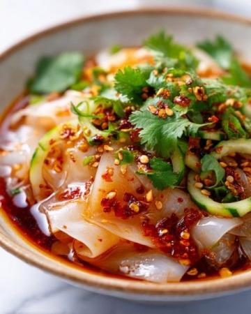 桂西美食探索记：桂林米粉与特色小吃之旅
