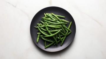 西瓜翠衣炒青豆：清新爽口的夏日家常菜谱