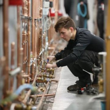 电工操作技能,电工就业前景如何?未来发展会怎样?