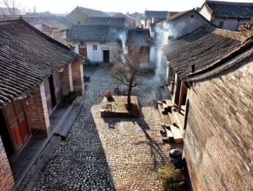 都匀秦汉影视城：古装剧取景地，感受宏伟建筑与穿越时空的乐趣